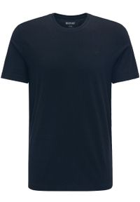 Mustang - MUSTANG ALEX C EMBROIDERY MĘSKI T-SHIRT KOSZULKA LOGO TEE DARK SAPPHIRE 1015050 4136. Okazja: na co dzień. Materiał: bawełna. Wzór: haft. Styl: klasyczny, elegancki, casual