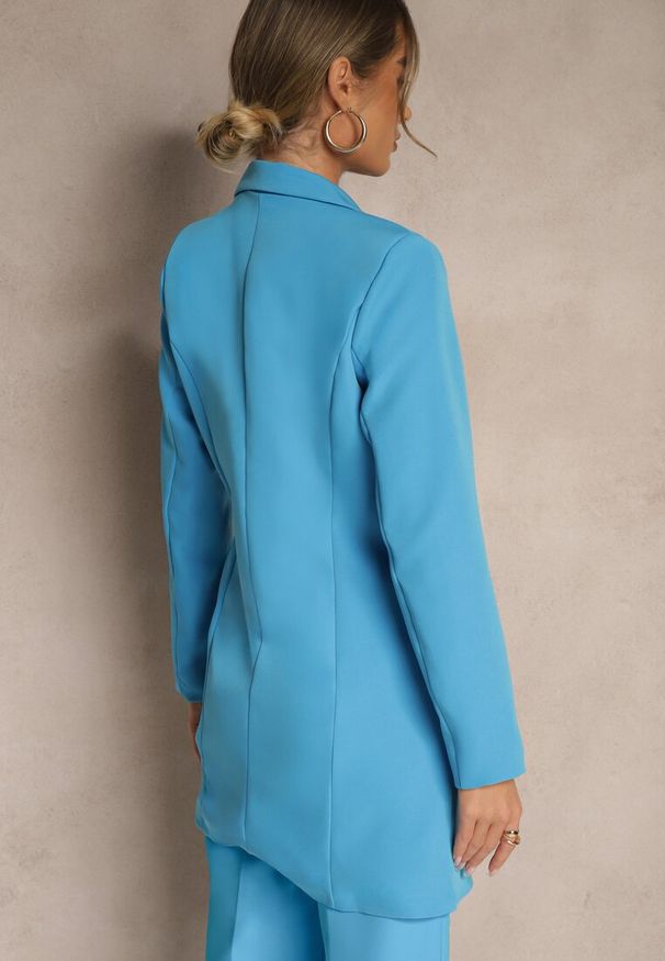 Renee - Jasnoniebieska Marynarka Taliowana Dwurzędowa Swal. Kolor: niebieski. Długość rękawa: długi rękaw. Długość: długie. Styl: elegancki