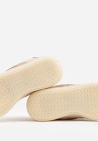 Born2be - Beżowe Sneakersy w Stylu Tenisówek z Koralikami Charnara. Okazja: na co dzień. Kolor: beżowy. Materiał: dresówka. Wzór: aplikacja #6