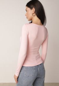 Born2be - Jasnoróżowa Elastyczna Bluzka z Kwadratowym Dekoltem z Wiskozą Doriore. Okazja: na co dzień. Typ kołnierza: dekolt kwadratowy. Kolor: różowy. Materiał: wiskoza. Styl: elegancki, klasyczny, casual #6