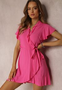 Renee - Fuksjowa Sukienka z Wiskozy Amathomela. Kolor: różowy. Materiał: wiskoza. Typ sukienki: kopertowe. Styl: klasyczny. Długość: mini