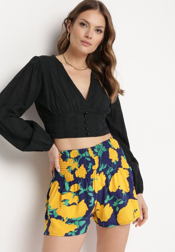 Born2be - Granatowo-Żółte Szorty w Kwiaty z Szeroką Gumką w Pasie Koraline. Okazja: na spacer. Kolor: niebieski. Wzór: kwiaty. Sezon: lato