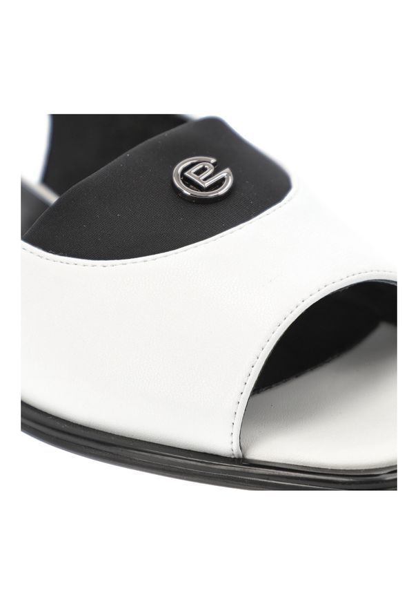 Białe Sandały S.Barski Modne Obuwie Damskie. Zapięcie: klamry. Kolor: biały. Materiał: materiał. Wzór: aplikacja. Sezon: lato. Obcas: na obcasie. Styl: klasyczny, elegancki. Wysokość obcasa: średni