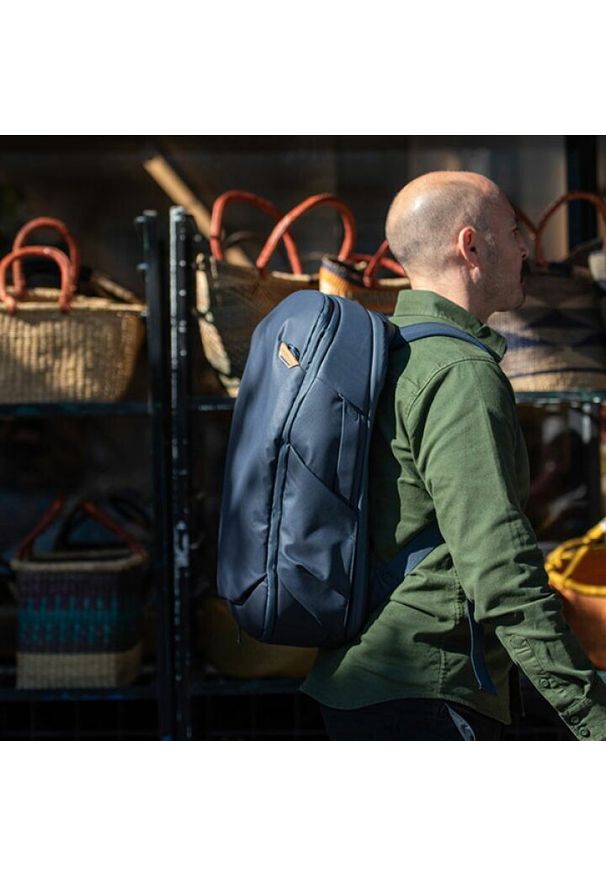 Plecak Travel Line Peak Design Travel Backpack 30L Midnight – niebieski. Kolor: niebieski