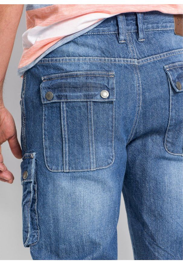 bonprix - Bermudy dżinsowe bojówki, regular fit. Kolor: niebieski. Wzór: aplikacja. Styl: elegancki