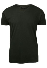 Ciemnozielona Męska Koszulka (T-shirt) - Brave Soul - V-Neck. Okazja: na co dzień. Kolor: zielony. Materiał: bawełna. Styl: casual