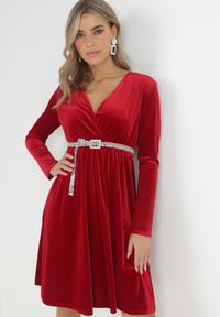 Born2be - Bordowa Sukienka Rozkloszowana z Gumką w Pasie Molfo. Kolor: czerwony. Materiał: welur, tkanina. Długość rękawa: długi rękaw. Typ sukienki: rozkloszowane, kopertowe. Długość: midi