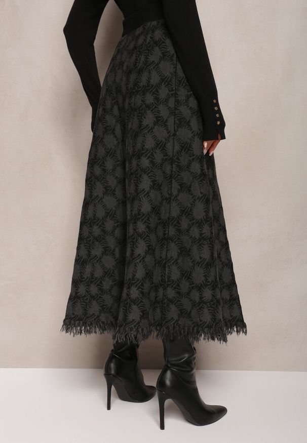 Renee - Czarna Rozkloszowana Spódnica Trapezowa Maxi z Dzianiny Broffe. Kolor: czarny. Materiał: dzianina