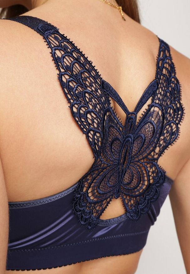 Born2be - Granatowy Biustonosz z Ozdobnym Tyłem z Koronki i Zapięciem z Cyrkoniami Glissa. Kolor: niebieski. Materiał: koronka. Wzór: koronka