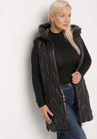 Born2be - Czarna Klasyczna Kamizelka z Pikowanymi Przeszyciami Ettelie. Kolekcja: plus size. Kolor: czarny. Materiał: jeans, skóra. Długość: długie. Styl: klasyczny #7