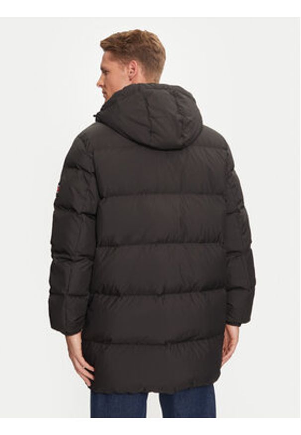 Tommy Jeans Kurtka puchowa Essential DM0DM20466 Czarny Regular Fit. Kolor: czarny. Materiał: syntetyk