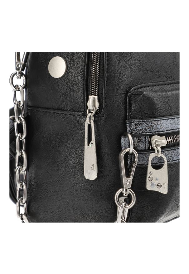 Czarny Zgrabny Plecak Damski Anekke Premium. Kolor: czarny. Materiał: materiał. Wzór: napisy, aplikacja. Styl: młodzieżowy, klasyczny, elegancki, casual
