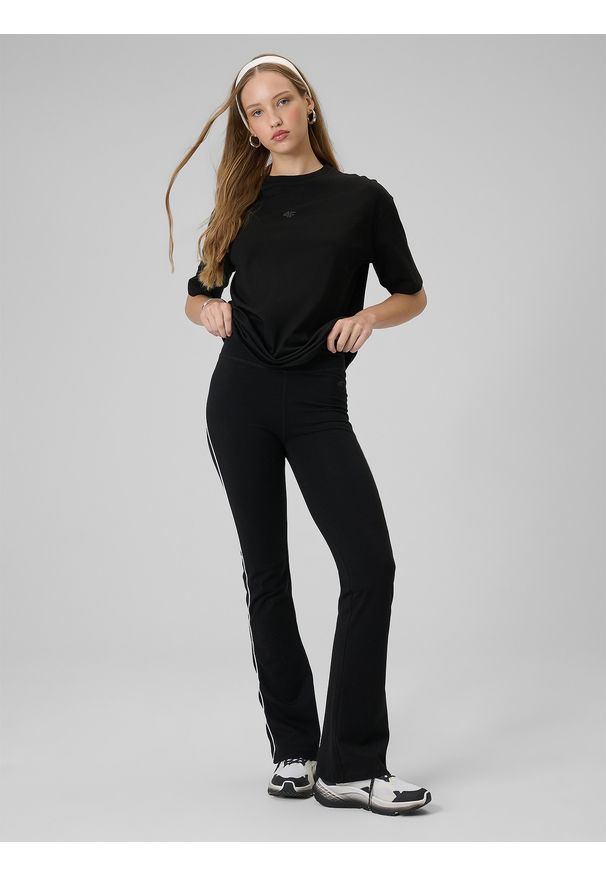 4f - 4F T-shirt loose gładki damski - czarny XS. Okazja: na co dzień. Kolor: czarny. Materiał: bawełna, materiał. Wzór: gładki. Styl: casual