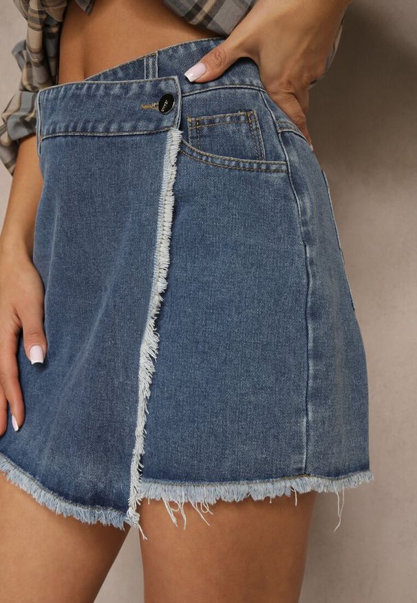 Renee - Granatowe Bawełniane Jeansowe Spódnico-Spodenki High Waist o Asymetrycznym Kroju Alwiwi. Okazja: na co dzień. Stan: podwyższony. Kolor: niebieski. Materiał: bawełna, jeans. Styl: casual, elegancki