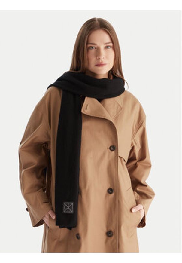 Calvin Klein Szalik Emblem LV04D8014G Czarny. Kolor: czarny. Materiał: kaszmir, materiał