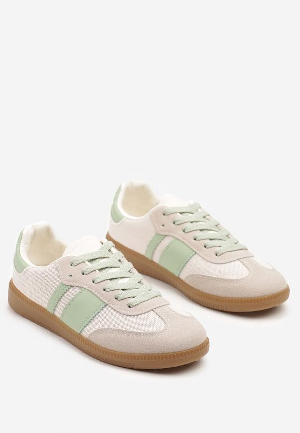 Born2be - Biało-Zielone Sneakersy Tenisówki z Ozdobnymi Paskami Nelidi. Okazja: na co dzień, na spacer. Zapięcie: pasek. Kolor: biały. Materiał: jeans. Obcas: na obcasie. Wysokość obcasa: niski. Sport: turystyka piesza