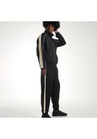 Reserved - Spodnie dresowe typu jogger - Czarny. Kolor: czarny. Materiał: dresówka