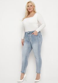 Born2be - Jasnoniebieskie Klasyczne Jeansy Skinny Nellarose. Okazja: na spotkanie biznesowe, na co dzień. Kolekcja: plus size. Kolor: niebieski. Styl: klasyczny #4