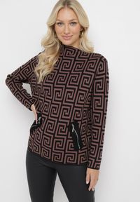 Born2be - Brązowy Sweter z Półgolfem o Geometrycznym Wzorze i Ozdobnymi Suwakami Waqaia. Kolor: brązowy. Materiał: dzianina. Wzór: geometria. Sezon: jesień, zima #5