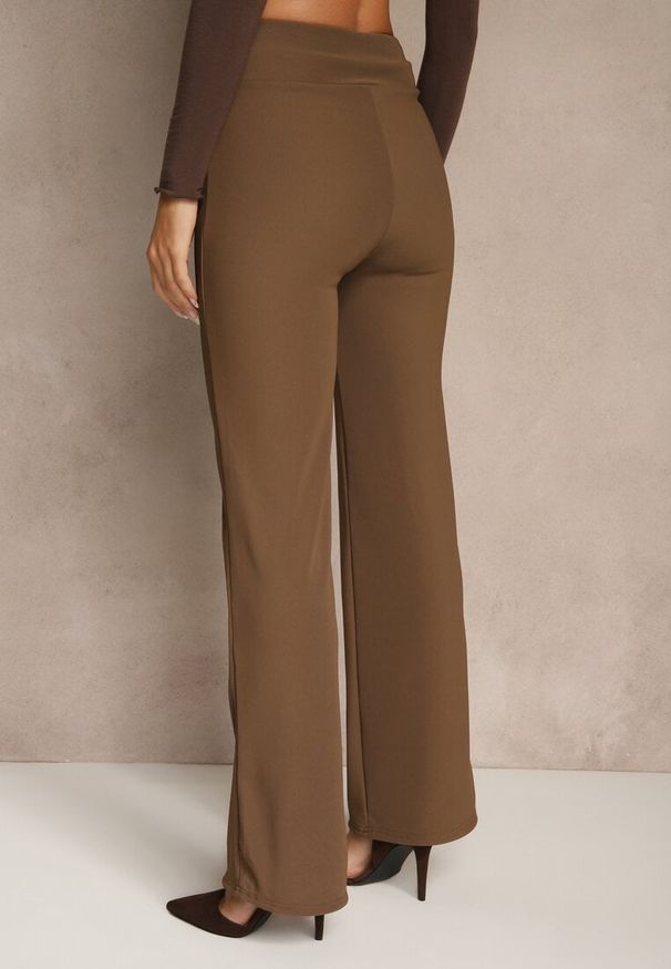 Renee - Brązowe Prążkowane Spodnie High Waist z Szerokimi Nogawkami Resoda. Okazja: na co dzień. Stan: podwyższony. Kolor: brązowy. Materiał: prążkowany. Długość: krótkie. Styl: casual