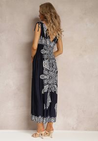 Renee - Granatowa Długa Sukienka z Wzorem Boho Sznurkami na Ramionach i Gumką w Pasie Hideni. Kolor: niebieski. Styl: boho. Długość: maxi