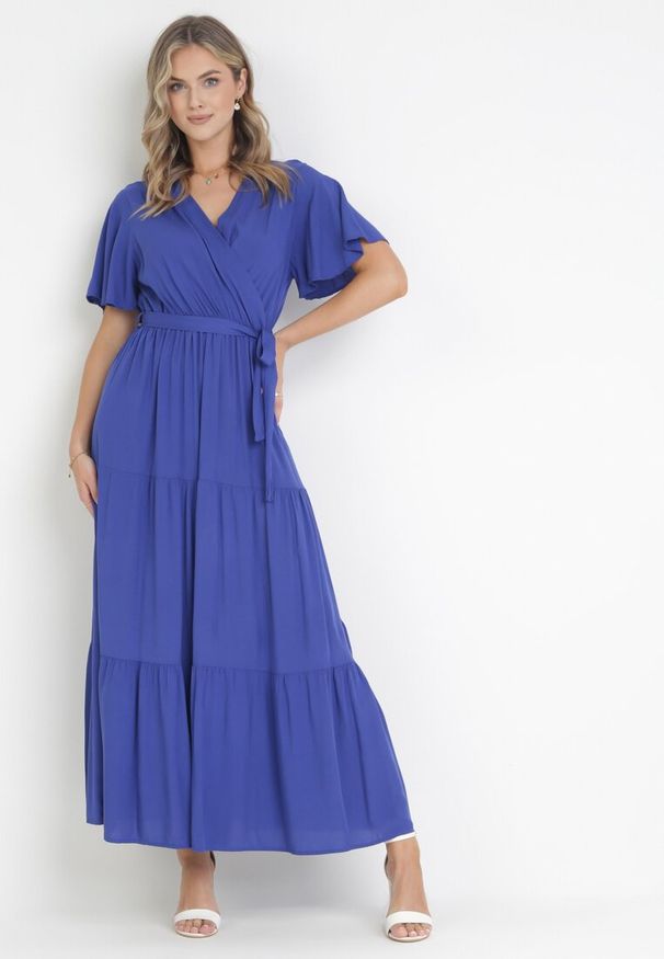 Born2be - Granatowa Rozkloszowana Sukienka Maxi z Wiązanym Paskiem Japhelia. Kolor: niebieski. Materiał: materiał. Styl: klasyczny. Długość: maxi
