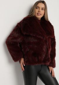Born2be - Bordowa Kurtka Futro z Wsuwanymi Kieszeniami Liriena. Okazja: na co dzień, na spacer. Kolor: czerwony. Materiał: futro. Styl: klasyczny, casual, elegancki #1