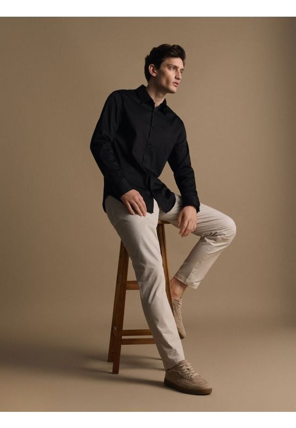 Reserved - Bawełniana koszula slim fit - czarny. Kolor: czarny. Materiał: bawełna