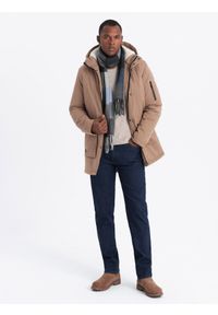 Ombre Clothing - Męska długa kurtka parka z kożuszkiem – beżowa V1 - Rozmiar: L. Typ kołnierza: kaptur. Kolor: beżowy. Materiał: syntetyk, materiał, poliester, wełna, guma. Długość: długie. Wzór: aplikacja. Styl: klasyczny #1
