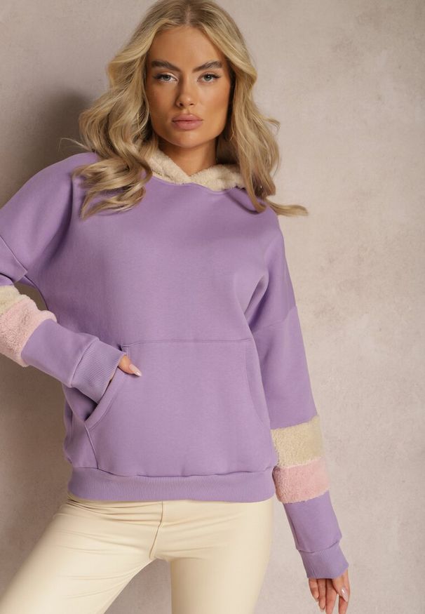 Renee - Jasnofioletowa Bawełniana Bluza z Kapturem i Wstawkami z Polaru Qilin. Typ kołnierza: kaptur. Kolor: fioletowy. Materiał: bawełna, polar. Wzór: aplikacja