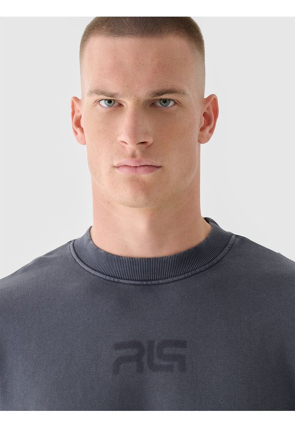 4f - 4F Bluza dresowa oversize bez kaptura męska 4F x Robert Lewandowski - szara XL. Typ kołnierza: bez kaptura. Kolor: szary. Materiał: dresówka. Wzór: gładki, ze splotem, nadruk. Styl: klasyczny