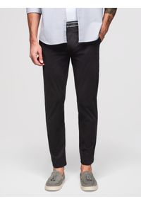 Ombre Clothing - Spodnie męskie chino z ozdobną taśmą w pasie SLIM FIT – czarne V1 - Rozmiar: XL. Okazja: na co dzień. Kolor: czarny. Materiał: bawełna, elastan. Styl: casual
