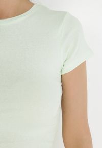 Born2be - Jasnozielony T-shirt Irousa. Kolor: zielony. Materiał: materiał, bawełna. Długość rękawa: krótki rękaw. Długość: krótkie. Wzór: gładki #6