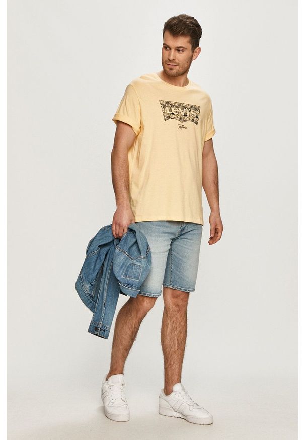 Levi's® - Levi's - T-shirt. Okazja: na co dzień, na spotkanie biznesowe. Kolor: żółty. Wzór: nadruk. Styl: biznesowy, casual