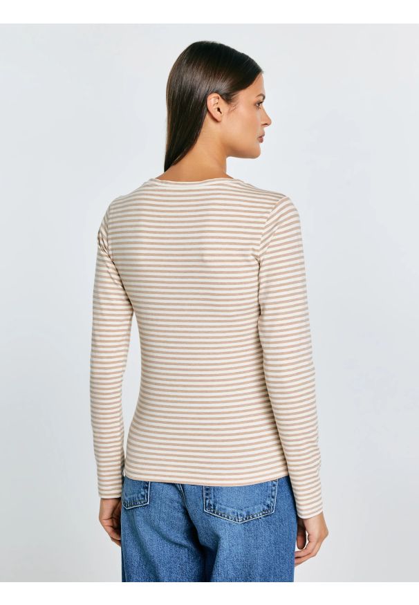 Big-Star - Bluzka damska w paski kremowa Vensa 103. Okazja: na co dzień. Kolor: kremowy. Materiał: materiał, dzianina, jeans. Długość rękawa: długi rękaw. Długość: długie. Wzór: paski. Styl: casual, elegancki