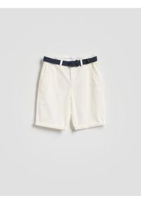Reserved - Bawełniane szorty z paskiem - złamana biel. Materiał: bawełna
