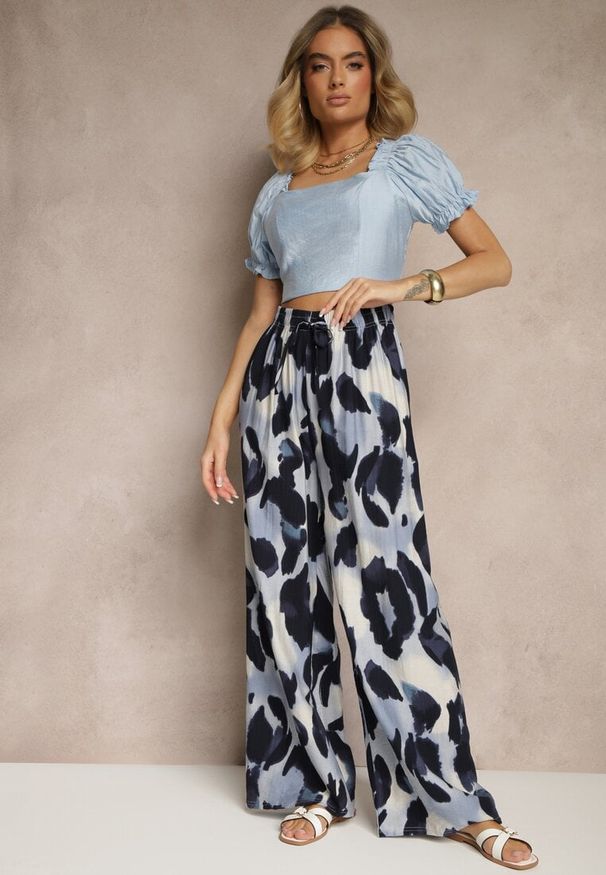 Renee - Niebieskie Szerokie Spodnie High Waist z Wiskozą w Panterkowy Wzór Zeviera. Okazja: na co dzień. Stan: podwyższony. Kolor: niebieski. Materiał: wiskoza. Styl: elegancki, casual