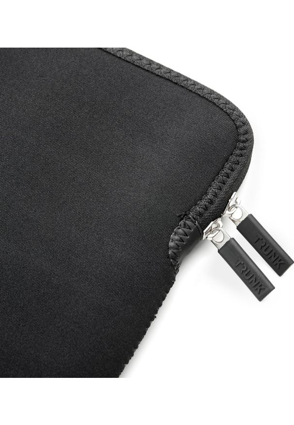 Etui Trunk Neoprene Sleeve do MacBook 16'' (black). Materiał: nylon. Styl: elegancki, casual