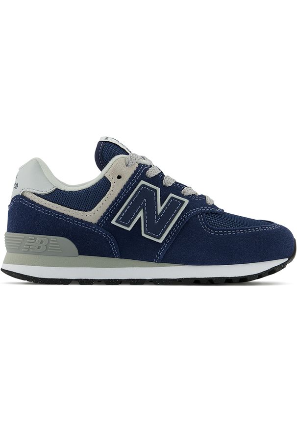 Buty dziecięce New Balance PC574EVN – granatowe. Okazja: na co dzień, na uczelnię. Kolor: niebieski. Materiał: syntetyk, materiał, zamsz, guma. Szerokość cholewki: normalna. Model: New Balance 574. Sport: turystyka piesza