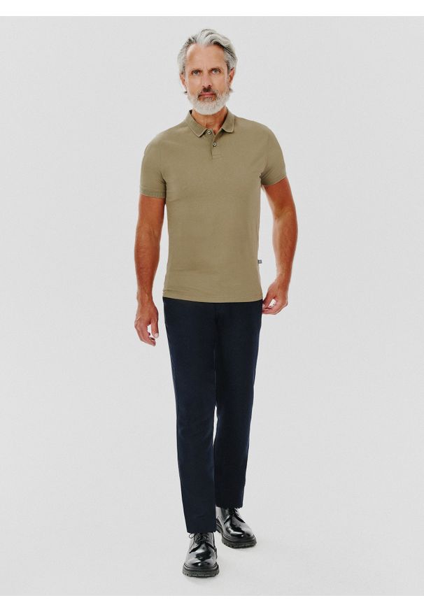 Pako Lorente - PAKO LORENTE – Gładki bawełniany t-shirt polo w kolorze zielonym. Okazja: na co dzień. Typ kołnierza: polo. Kolor: zielony. Materiał: bawełna. Wzór: gładki. Styl: casual