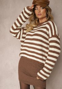 Renee - Biało-Brązowy Casualowy Sweter z Bawełną Ozdobiony Paskami Zinaja. Okazja: na co dzień. Kolor: biały. Materiał: bawełna. Wzór: aplikacja. Styl: casual