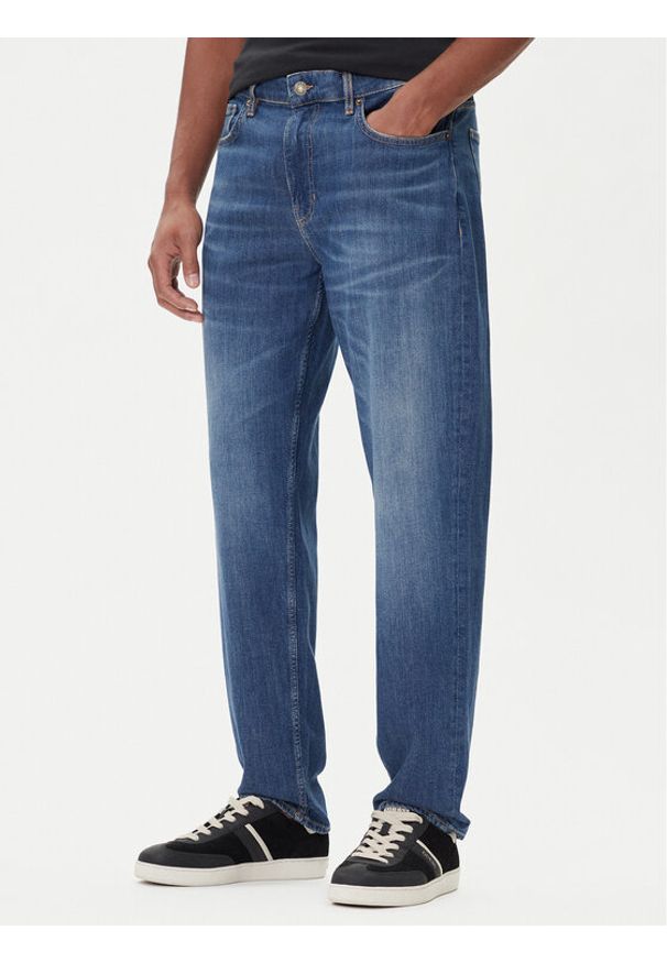 Guess Jeans Jeansy M5BA90 D002C Niebieski Tapered Fit. Kolor: niebieski