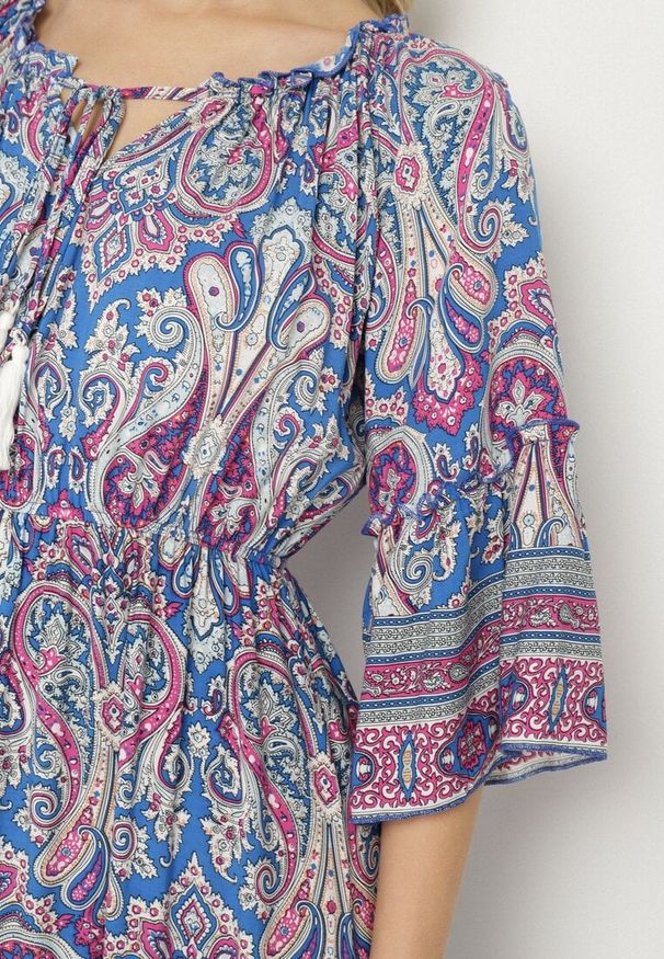 Born2be - Niebieska Rozkloszowana Sukienka Bawełniana we Wzór Paisley z Chwostami Elliassa. Okazja: na co dzień. Kolor: niebieski. Materiał: bawełna. Wzór: paisley. Styl: casual