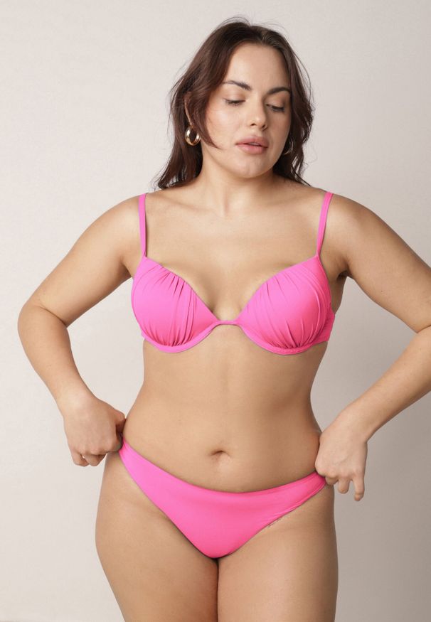 Born2be - Fuksjowe Bikini Marszczony Biustonosz i Klasyczne Majtki Figi Mhyrera. Kolekcja: plus size. Kolor: różowy