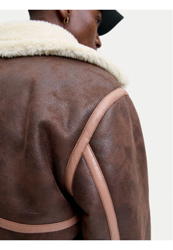 Jack & Jones Kurtka z imitacji skóry Liverpool 12282948 Brązowy Regular Fit. Kolor: brązowy. Materiał: skóra