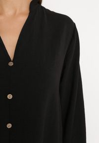 Born2be - Czarna Rozkloszowana Sukienka Pudełkowa z Ozdobnymi Guzikami Alcionete. Okazja: na co dzień. Kolor: czarny. Typ sukienki: proste. Styl: elegancki, casual #3