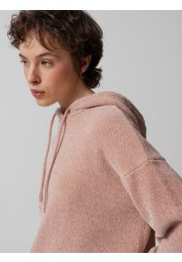 outhorn - Sweter z dzianiny szenilowej z kapturem damski - różowy. Typ kołnierza: kaptur. Kolor: różowy. Materiał: dzianina