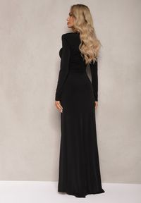 Renee - Czarna Sukienka Koktajlowa o Dopasowanym Kroju z Usztywnioną Linią Ramion i Rozcięciem Onailia. Kolor: czarny. Długość rękawa: długi rękaw. Typ sukienki: dopasowane. Styl: wizytowy