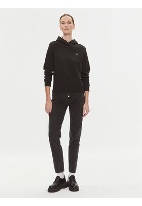 Calvin Klein Jeans Bluza Embro Badge J20J223227 Czarny Regular Fit. Kolor: czarny. Materiał: bawełna
