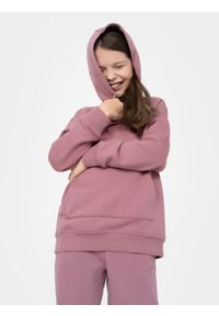 4F JUNIOR - Bluza dresowa nierozpinana z kapturem dziewczęca. Okazja: na co dzień. Typ kołnierza: kaptur. Kolor: różowy. Materiał: dresówka. Styl: casual